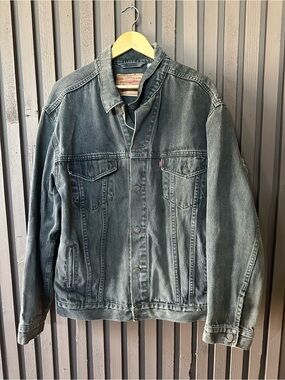 Vintage Levi’s 70507 Faded Denim Trucker Jacket 100% Cotton Men’s XL